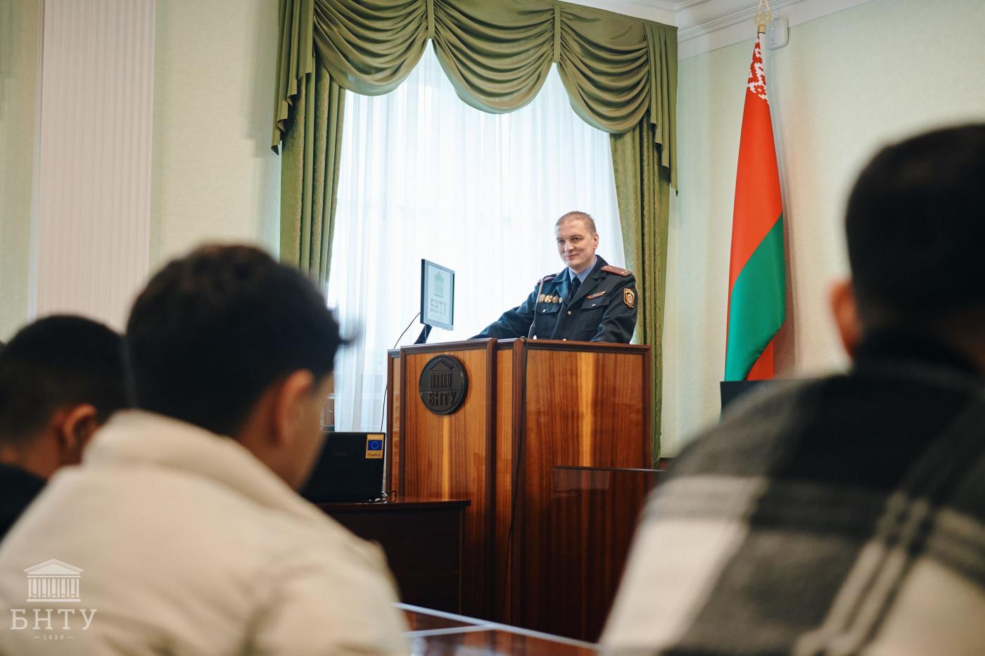 В БНТУ прошла профилактическая беседа сотрудников правоохранительных органов с иностранными студентами